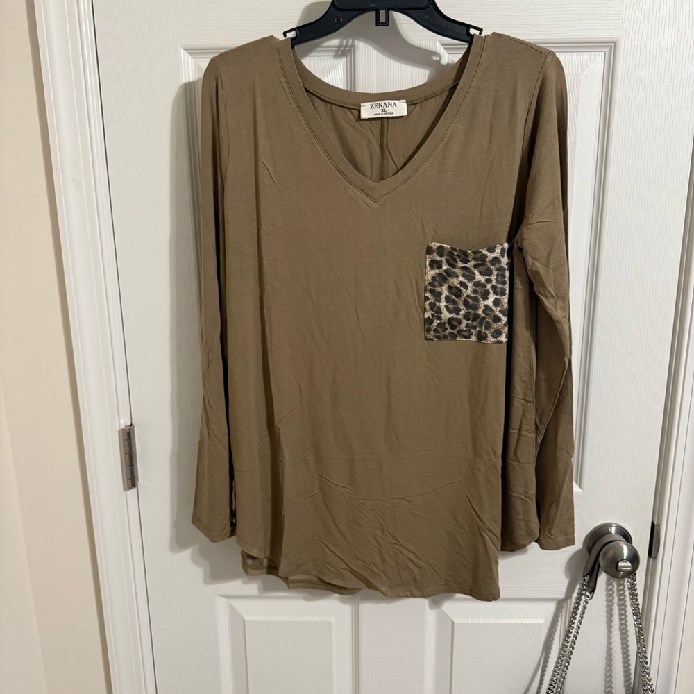 NWOT Zenana Outfitters Tan V-Neck Top with Leopard Accent
